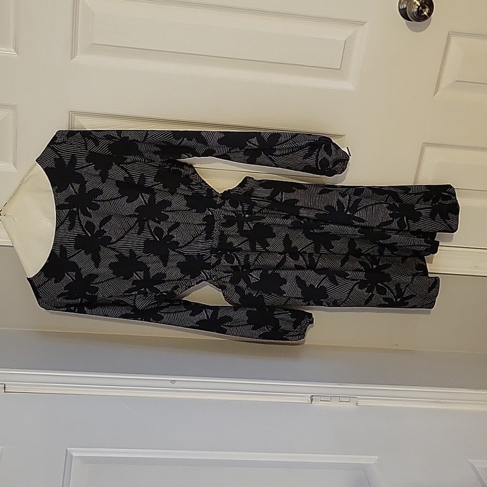 Women size US small, Universal Thread Goods Co., black & white